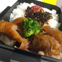 Snapdishの料理写真:夜勤のお弁当☺︎  生姜焼き ちくわとこんにゃくの甘辛煮|あんみさん