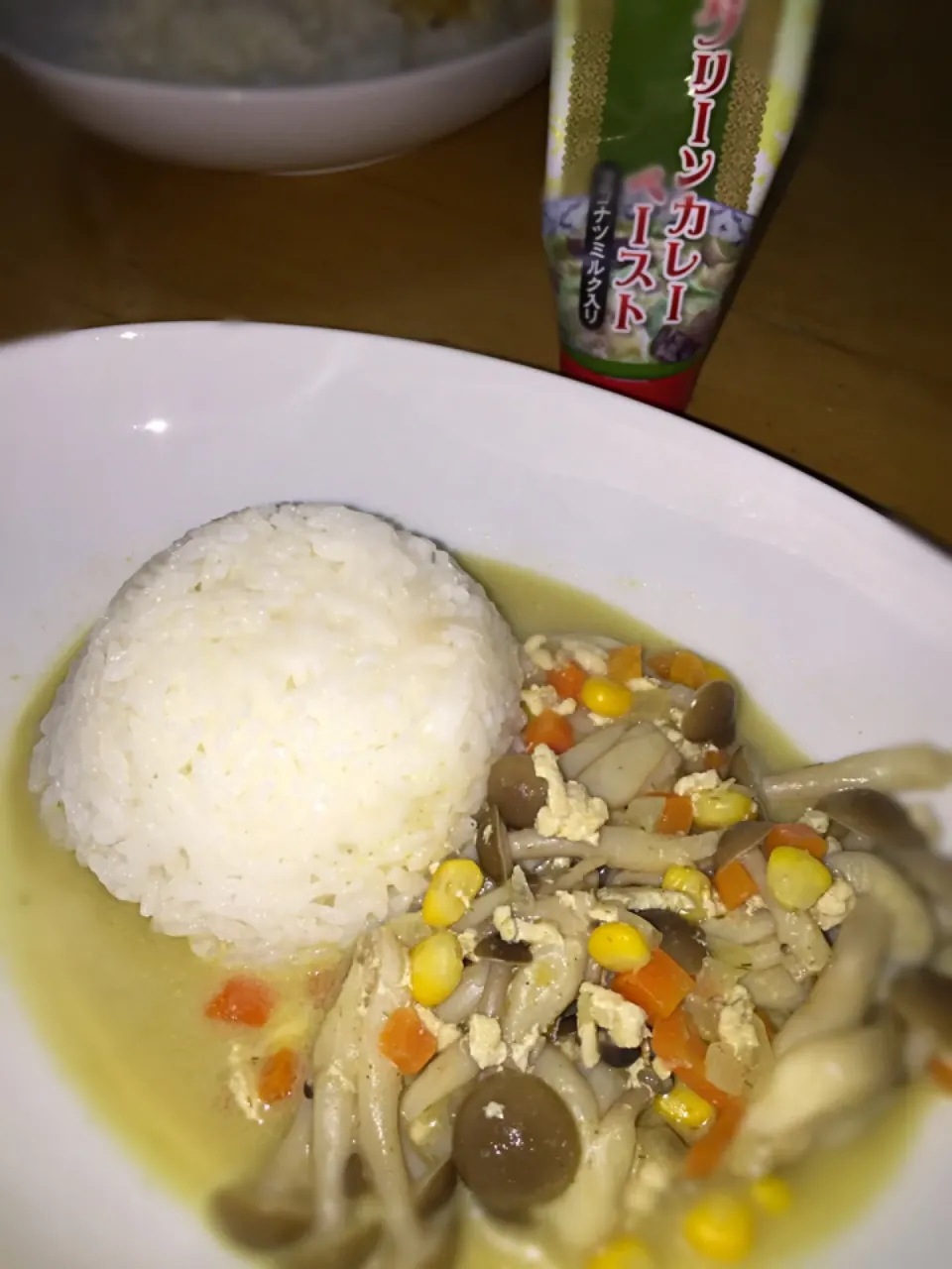 Snapdishの料理写真:朝カレー、グリーンカレーペーストで。|林とびぃさん