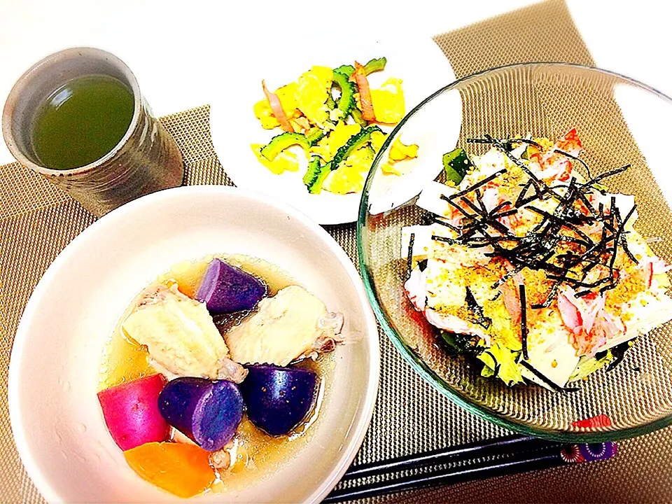 紫ジャガイモの煮物と野菜たっぷり豆腐サラダ😋|Seijiさん