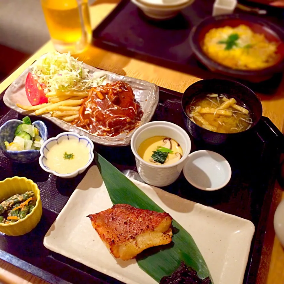 煮込みハンバーグと焼き魚(赤魚)御膳◡̈♡🍚✨|さくらさん