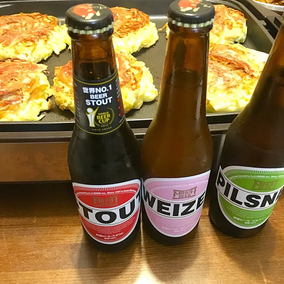 Snapdishの料理写真:大阪箕面の地ビール🍻と 豆腐入り豚モダンのお好み焼き|ゆうみん（4人の母ちゃん）さん