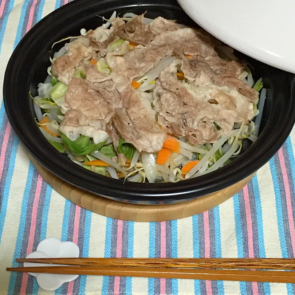 Snapdishの料理写真:タジン鍋で豚肉と野菜のさっぱり蒸し♪|ゆえさん