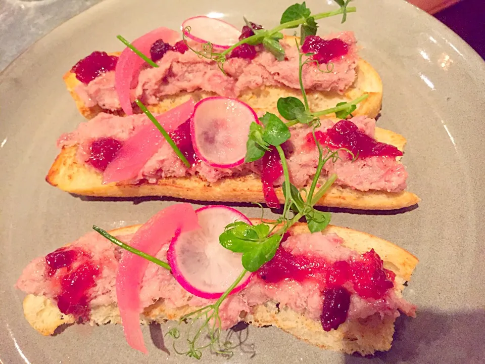 Duck rillette & cranberries chutney Czech bruschetta|Sky Blueさん