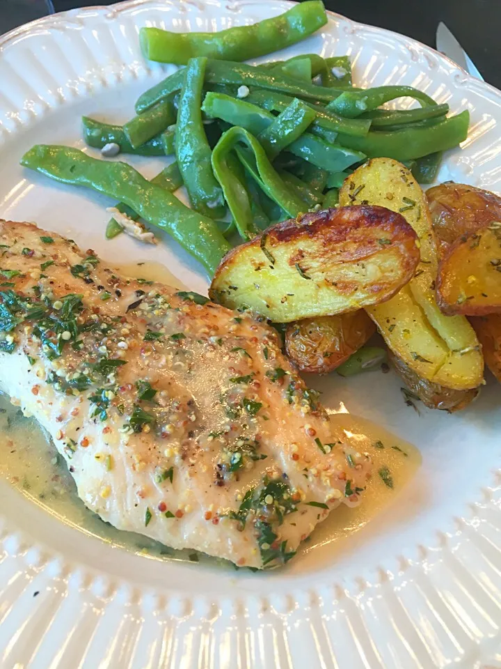 Snapdishの料理写真:Lemon Mustard Chicken with Roast Fingerlings and Homegrown Green Beans|K Goodnessさん