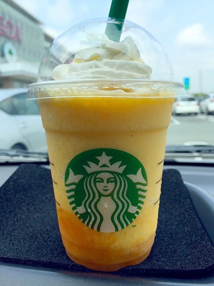 Snapdishの料理写真:STARBUCKS （クラッシュオレンジフラペチーノ🍹）|じゅごんさん