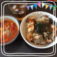 Snapdishの料理写真:ガーリックオイルで焼き上げたチキンステーキ丼🍴💕野菜たっぷりミネストローネ|ゆちむさん