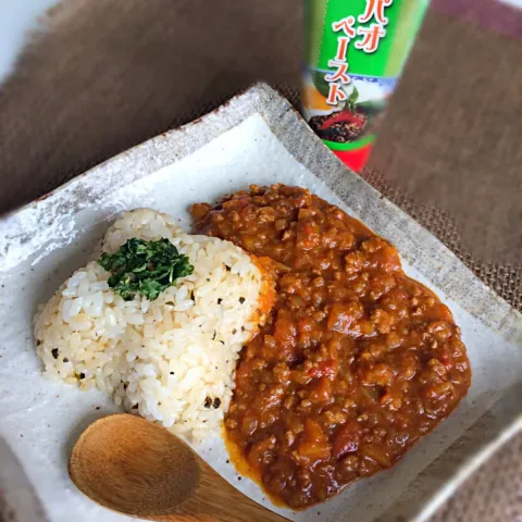 「ガパオペースト／チューブ」を使ってみたSnapdishの料理・レシピ写真:キーマカレー＆ガパオペーストライス