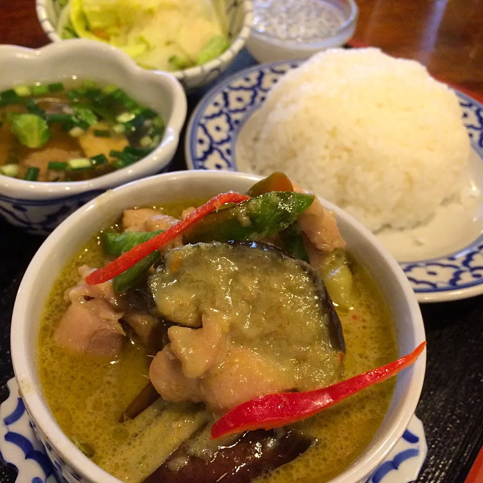 ゲンキョウワンガイ(鶏肉入りグリーンカレー)@バンタイ(新宿)|塩豚骨さん