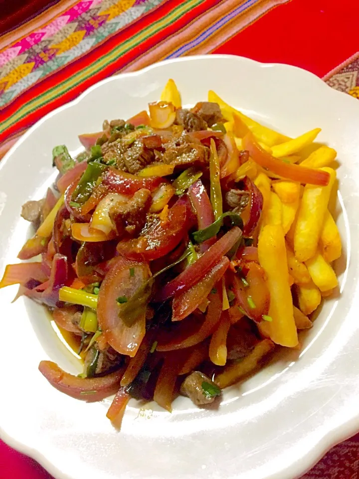 Have you tried Lomo saltado? is a Peruvian tradional dish, based on beef ,onion,tomato... so yummy!!!|Steven Tawadaさん