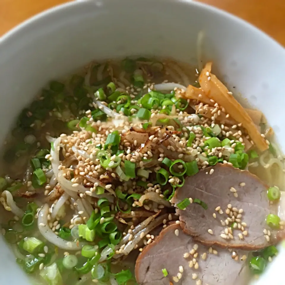 Snapdishの料理写真:塩豚骨ラーメン|みつなち☆さん