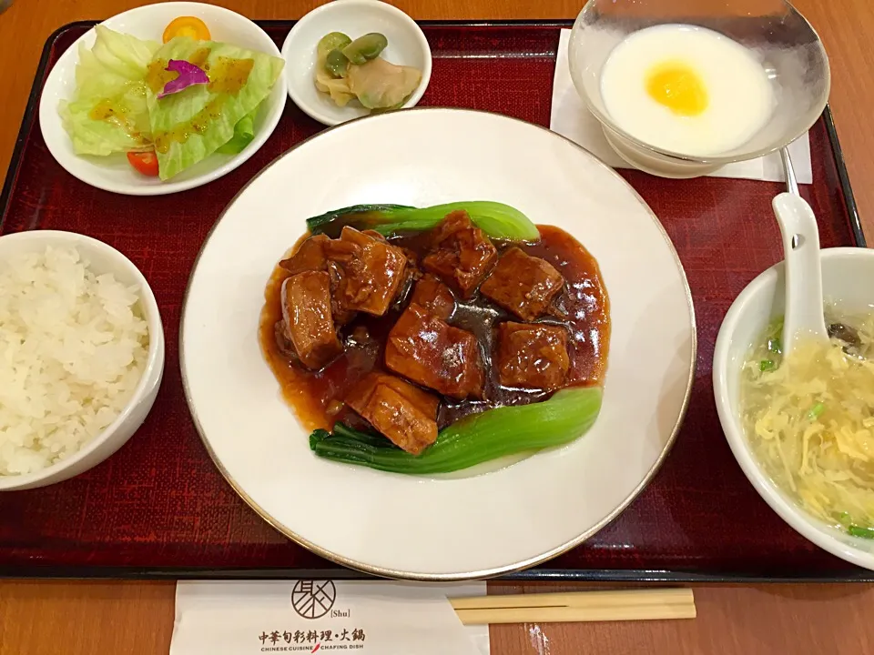 豚角煮ランチ|マハロ菊池さん