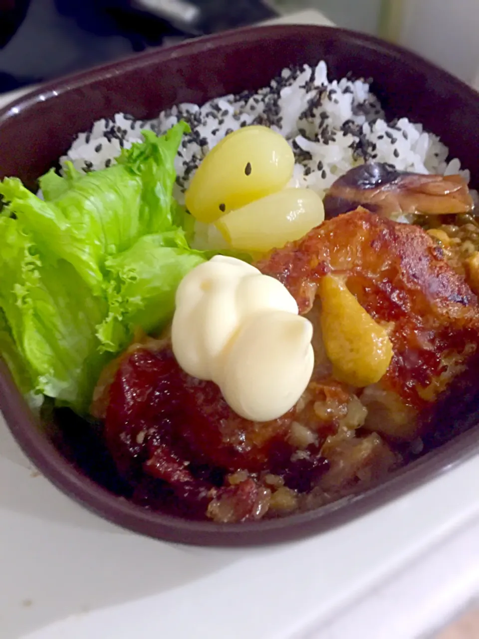 パパお弁当🍱  ローストチキン  麻婆豆腐  茄子の漬物  らっきょうの甘酢漬  ゴマ塩|ch＊K*∀o(^^*)♪さん