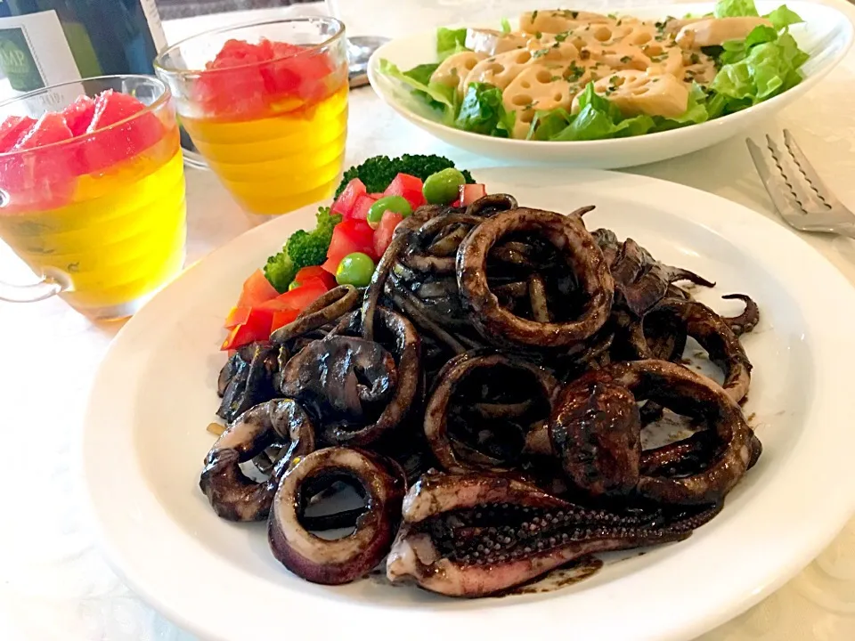 イカ墨パスタ🍴余すとこなく丸ごと〜墨は栄養満点♡レンコンのサラダ、柑橘ジュレ|ふかرさん