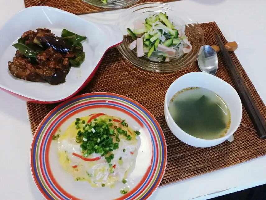 Snapdishの料理写真:今日の夕食　麻婆茄子、カンタン酢の春雨サラダ、塩あんの天津飯、わかめスープ|pinknari🐰🌈さん