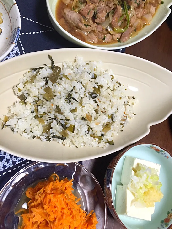 Snapdishの料理写真:高菜炒飯など・・ちょっとストレスフルなところへ台風まできて💧|Yuko Kisoさん