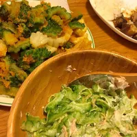 Snapdishの料理写真:The bitter gourd dinner😁
Fried bitter gourd 
Cream-cheese tuna salad(  ૢ⁼̴̤̆ ꇴ ⁼̴̤̆ ૢ)~ෆ|Mayumi Sakurabaさん