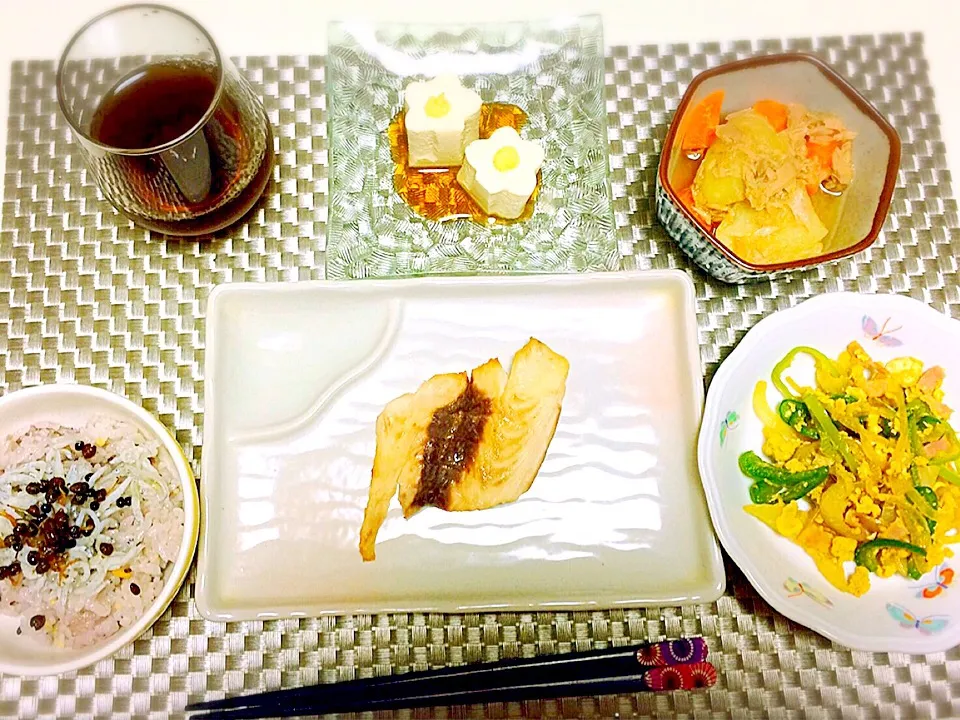 マビキとツナじゃがに香り高い山椒シラスご飯😋✨|Seijiさん