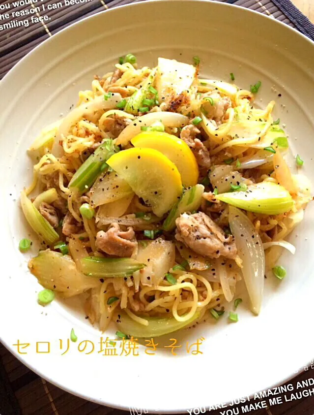 Snapdishの料理写真:エスニック♡セロリの塩焼きそば|MAPITEEさん