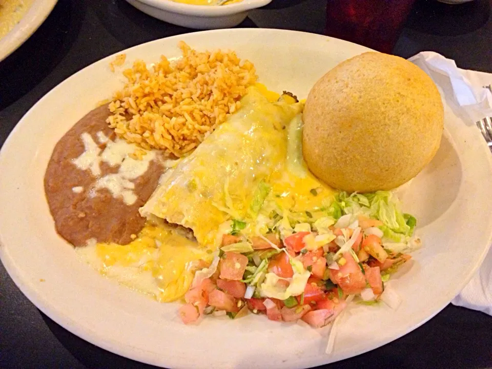 Fried stuffed Avocado with a cheese Enchilada and rice & beans|Sinjin Tigerさん