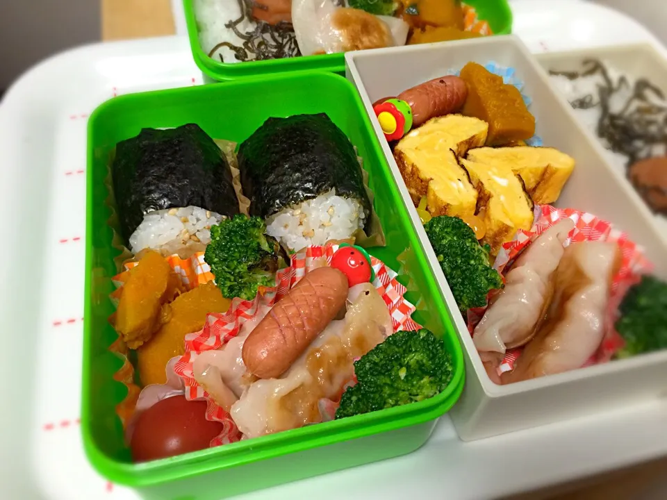 Snapdishの料理写真:水曜日。小学生2人分弁当。|アンデルセンさん