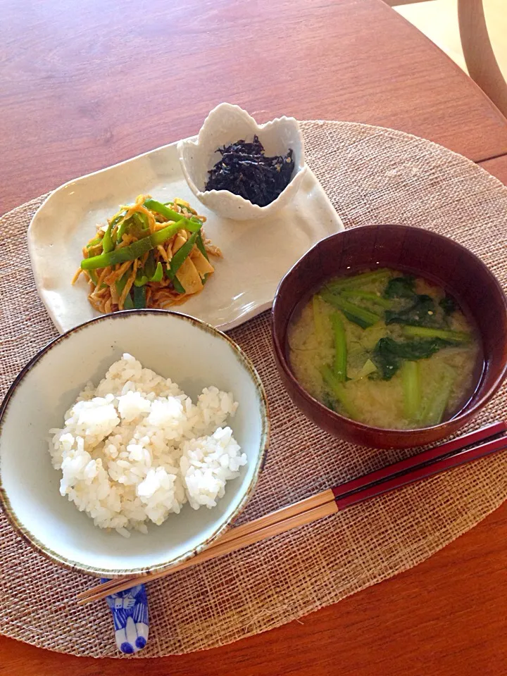 朝定。
ピーマンと切り干し大根のカレー炒め
ひじきのナムル|yamaさん