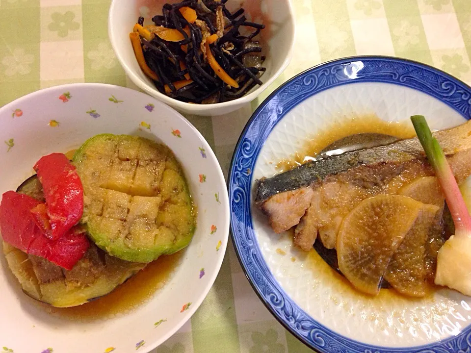 ブリの漬け焼き、ひじき煮！揚げナスの生姜醤油（米ナスと緑ナス）|もちもちさん