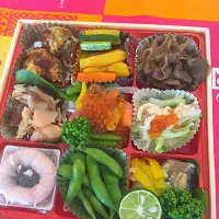 Snapdishの料理写真:実家の母へお持たせ彩り弁当|ペルルさん