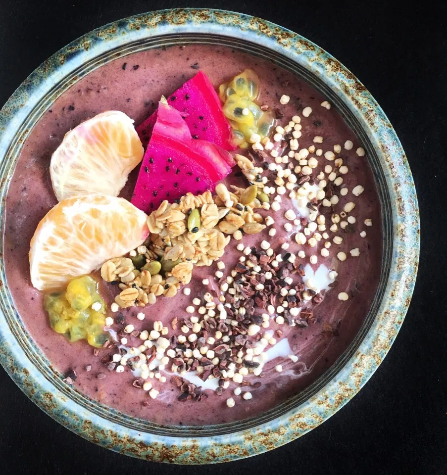 Cherries-berries smoothie bowl|coxiella24さん