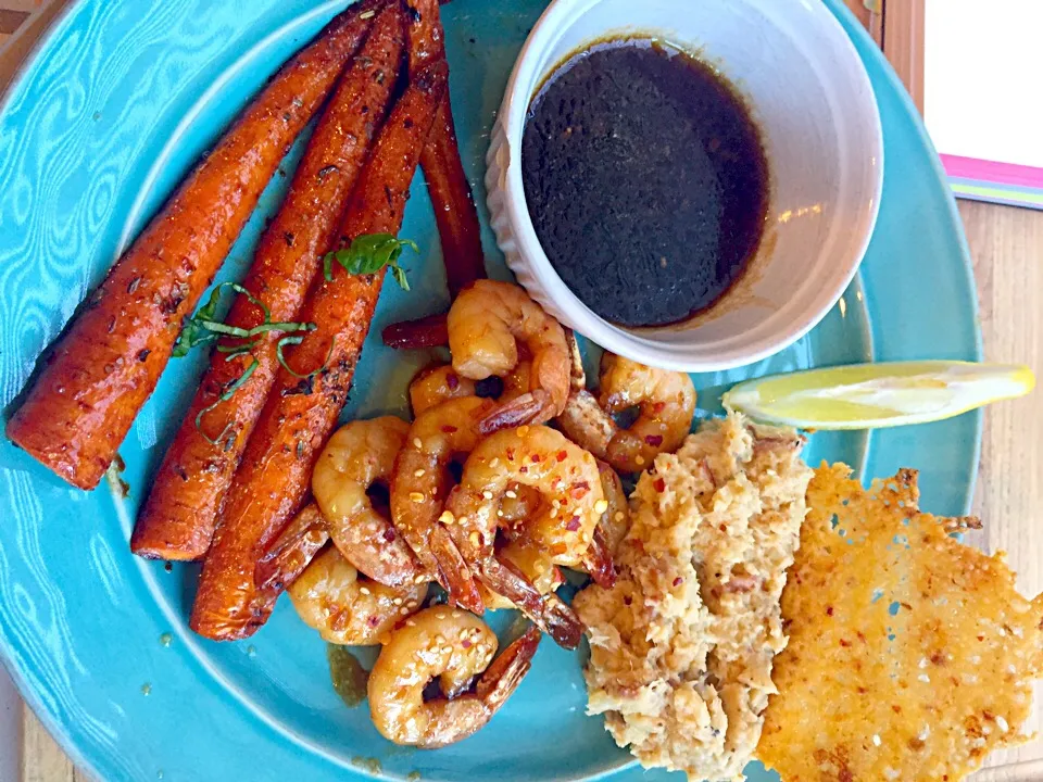 Snapdishの料理写真:Honey Garlic Shrimp. Cauliflower mash & balsamic glazed carrots|stephanieさん