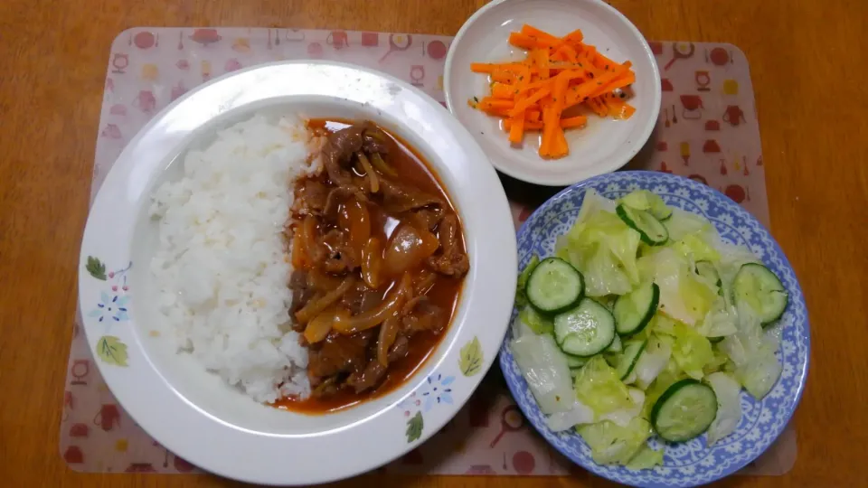 ８月１１日　ハヤシライス　サラダ　にんじんピクルス|いもこ。さん