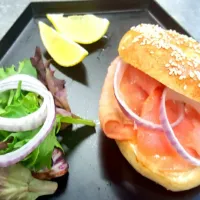 salmon n cream cheese bagel|dinaさん