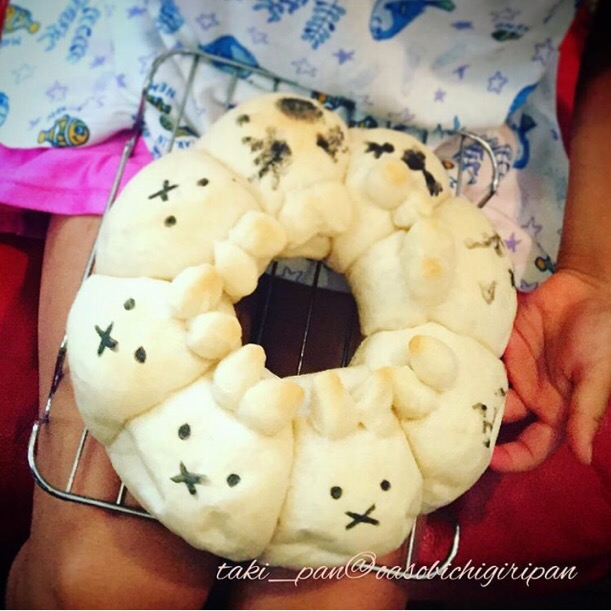 こちらも なんちゃってタキぱん 教室にて 6歳親子作のミッフィーちぎりパンかわい ふかふかお料理上手だとパンも上手なんですねちぎりパン はるゆたか キャラパン デコパン Bread Homemadebread パン 手捏ねパン 焼きたて ちぎりパン教室 ではない 竹炭パウ Taki 0725