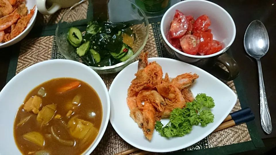 ミニトマト＆ワカメサラダ＆鳥のむね肉カレー＆海老の唐揚げ|まぐろさん