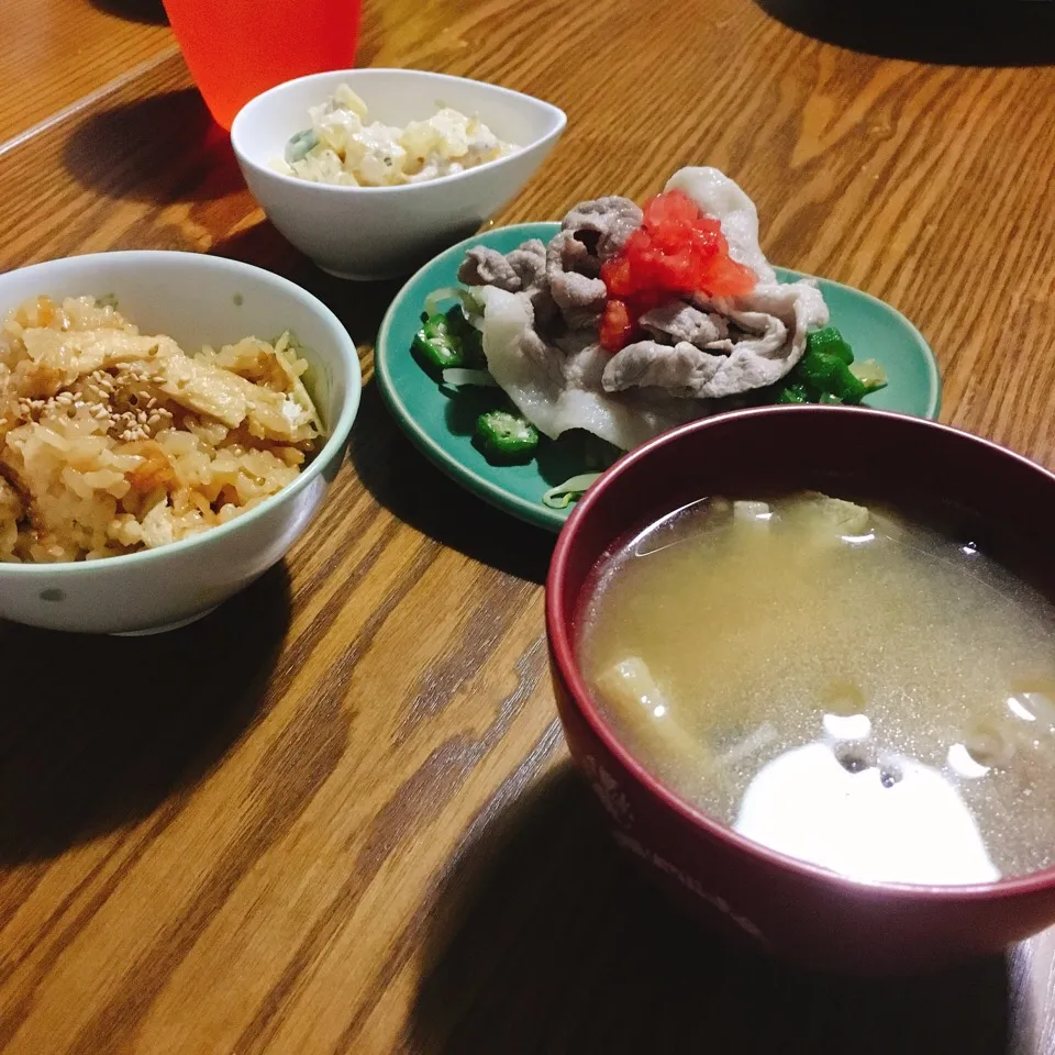 冷しゃぶ
きのこの味噌汁
マヨサラダ
油揚げと生姜の炊き込みご飯|八嶌さん