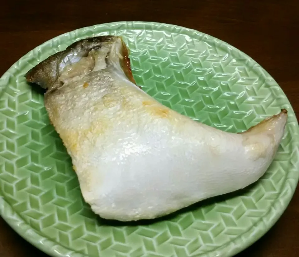 鰤カマ塩焼き🐟|あらいぐまのしっぽさん