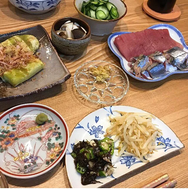 今夜のん♪

焼きナス
マグロとサンマのお造り
オクラともずくの酢の物
もやしのナムル
本しめじとエリンギときゅうりの自家製ぬか漬け

サンマは余ったから明日のお弁当に蒲焼きとして入れよう♪っと。|Momo Hanaさん