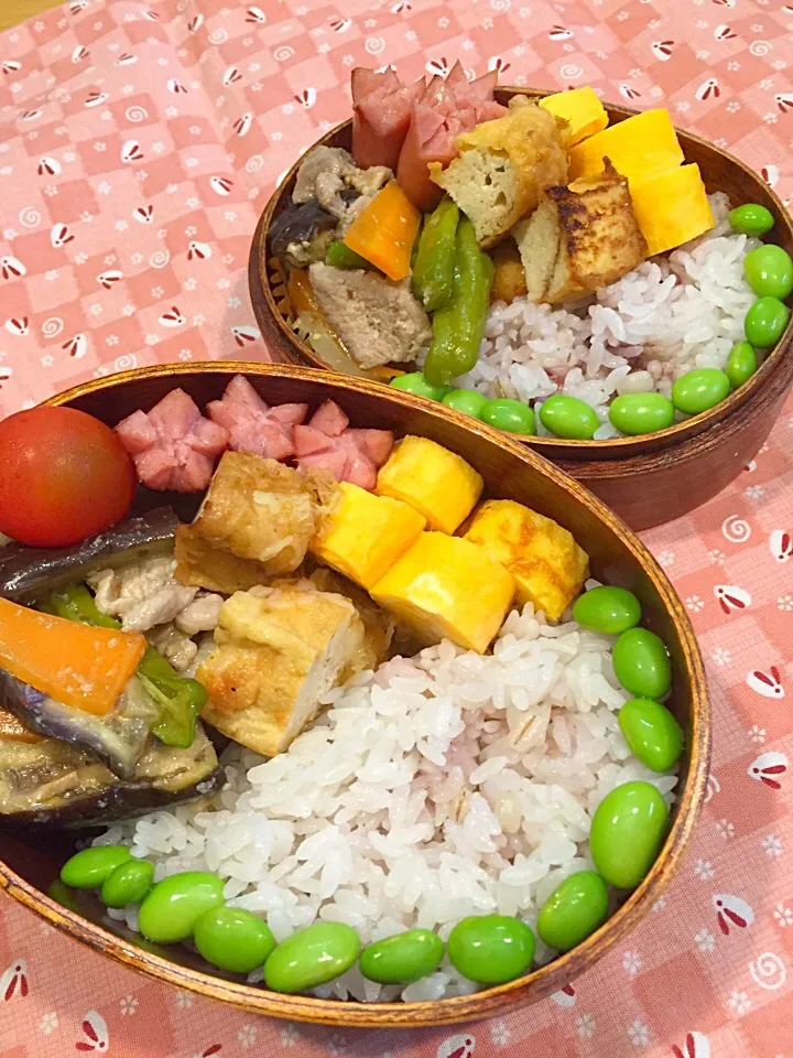 Snapdishの料理写真:ふたり弁当

雑穀ご飯
卵焼き
豚肉と野菜に味噌炒め
がんものチーズおかか焼き
ソーセージ
枝豆
ミニトマト|ひななぎさん