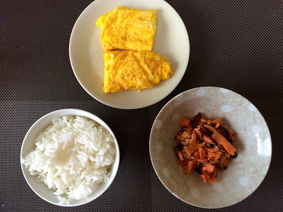 鮭の味噌漬け焼き•玉子焼き•ご飯|ばーさんさん