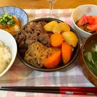 ＊肉じゃが
＊冷奴〜きゅうりと坦々味噌のせ
＊茄子とトマトのおひたし
＊小松菜とえのきの味噌汁|モケモケさん