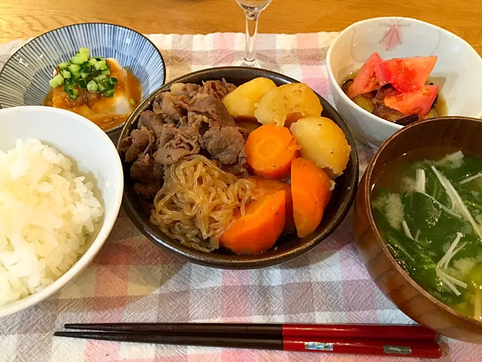 ＊肉じゃが
＊冷奴〜きゅうりと坦々味噌のせ
＊茄子とトマトのおひたし
＊小松菜とえのきの味噌汁|モケモケさん