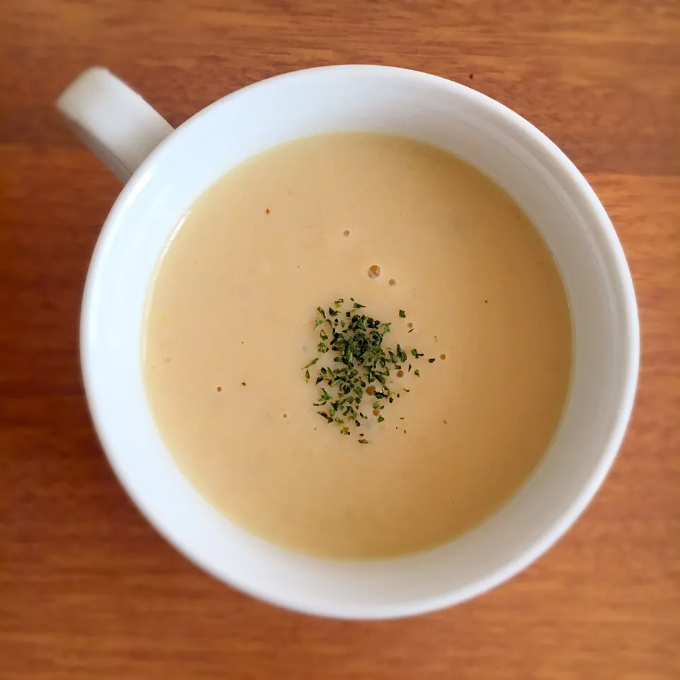 Snapdishの料理写真:大豆缶とコーン缶、スキムミルクの冷製スープ❤︎ 大豆パワーで健康に(*•̀ᴗ•́*)و ̑̑  味付けはコンソメで♪  半端食材を消費、の時にいい(*ˊૢᵕˋૢ*)|Mimさん