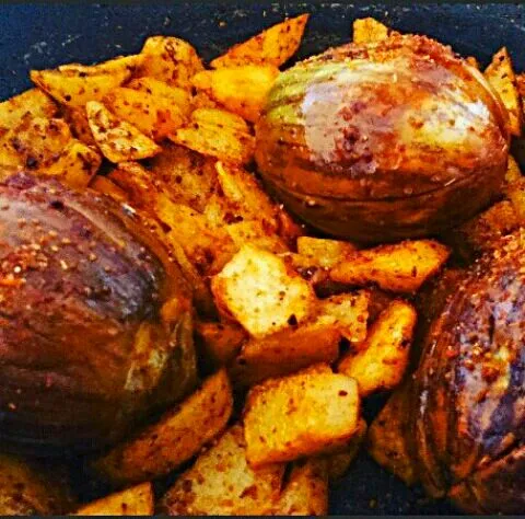 Spicy Stuffed Brinjal and Fried Potatoes #homemade #dinner #yummy #Indiancuisine|Shaguftaさん