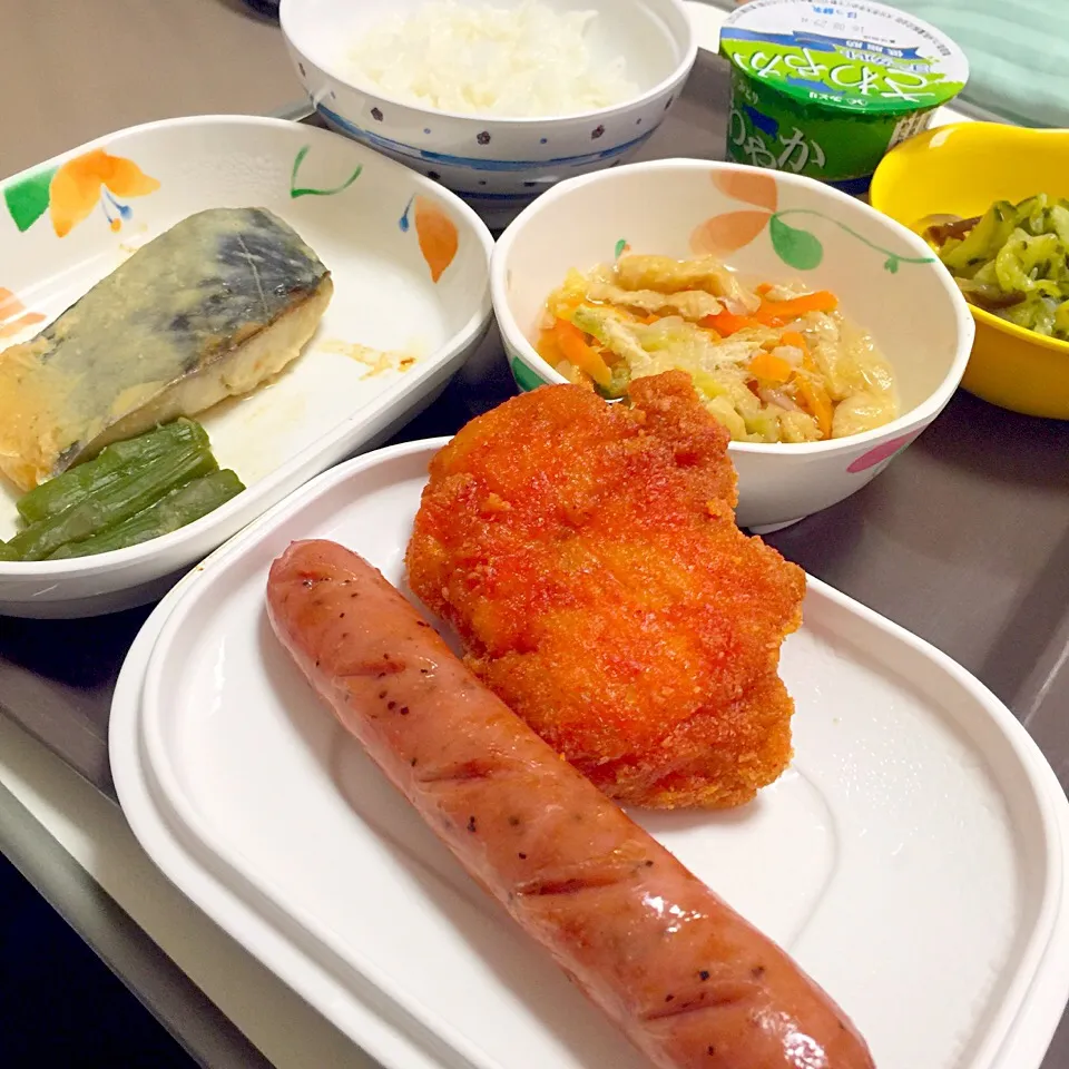 Snapdishの料理写真:本日のヴィヤンドはLチキホットとロングウインナーでした。|織友さん