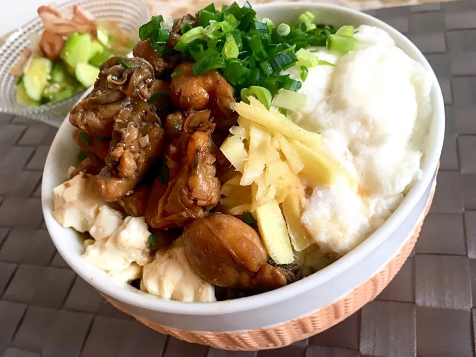 Snapdishの料理写真:牡蠣のしぐれ煮・豆腐・とろろ丼！牡蠣出汁たんまり煮汁ぶっかけで頂きます〜|ふかرさん