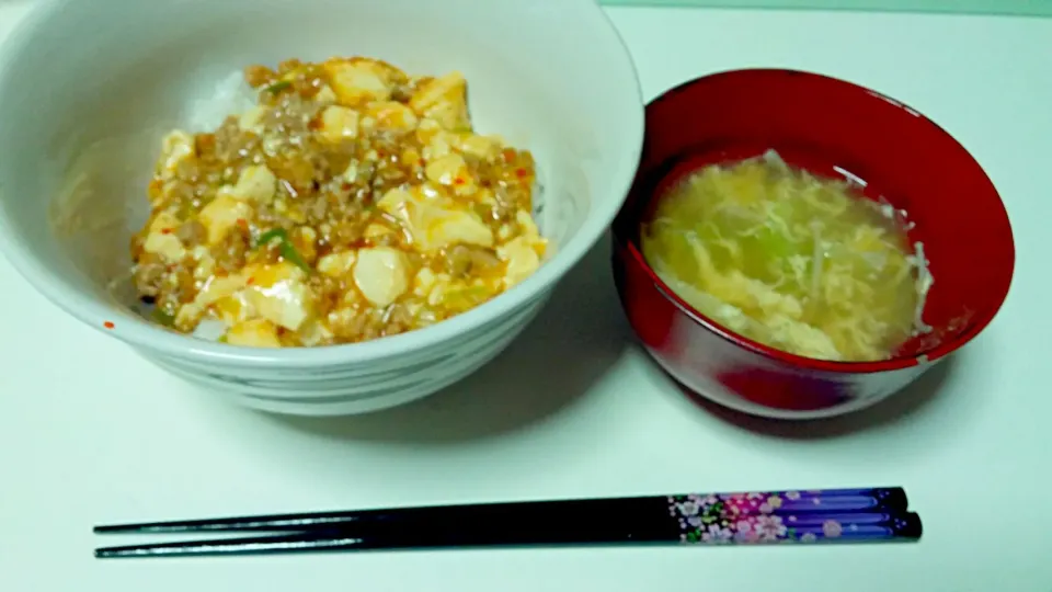 麻婆豆腐丼🍜と卵とキャベツとえのきの中華スープ|mky710801さん