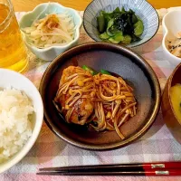 ＊鶏ミンチ肉の和風ハンバーグ
＊刻み大根のサラダ
＊きゅうりとワカメの酢の物
＊人参とごぼうのツナマヨ和え
＊チンゲン菜と薄揚げの味噌汁|モケモケさん