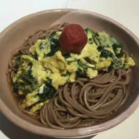 Spinach dashi omelet over Soba noodles with Umeboshi|ronronさん