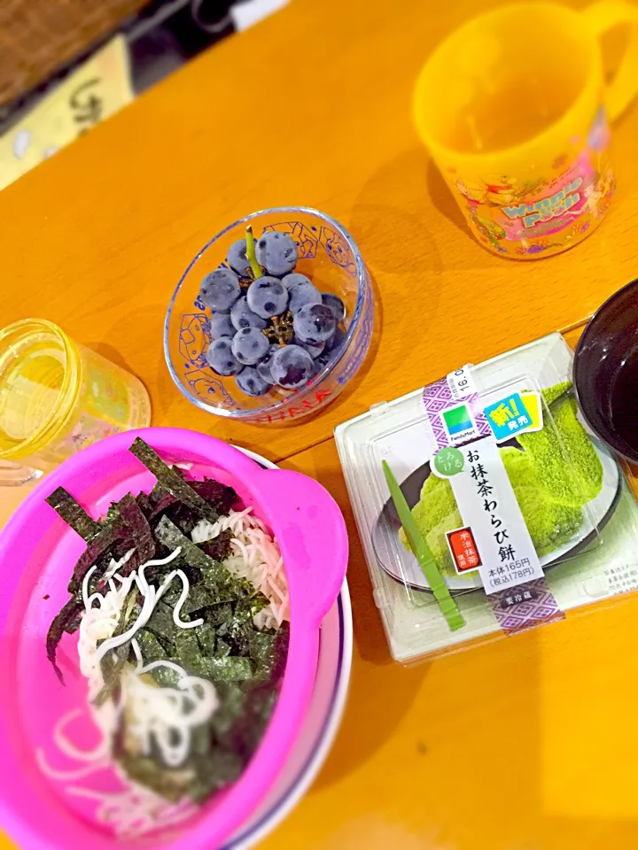 Snapdishの料理写真:冷やしそうめん  お抹茶わらび餅  🍇アジロンダック  麦茶|ch＊K*∀o(^^*)♪さん