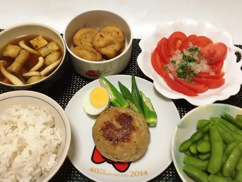 お味噌汁・ガンモの煮物・トマトのサラダ・枝豆・鶏バーグ・もち麦ご飯|美也子さん