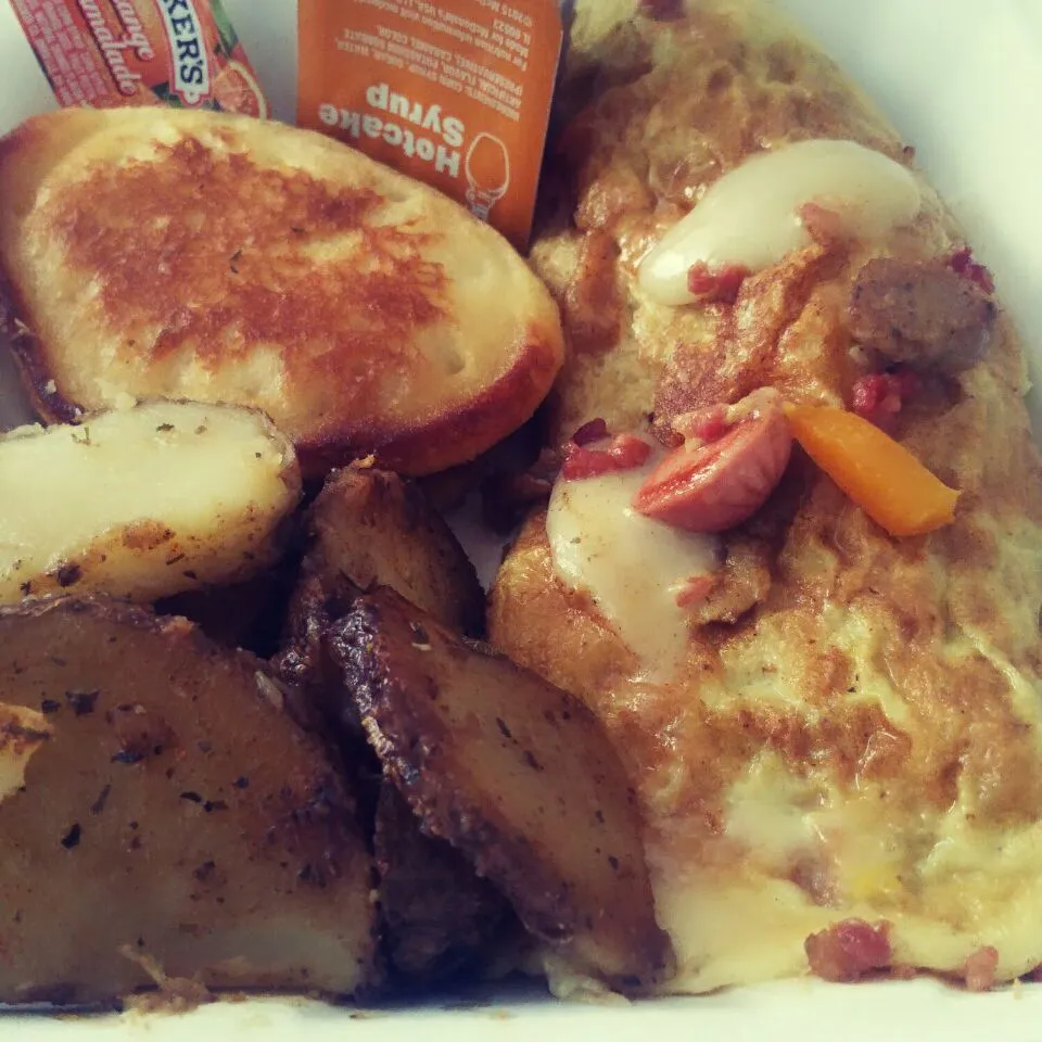 Meat Lovers Omelette,  Country Potatoes,  Pancakes|Precious Loveさん